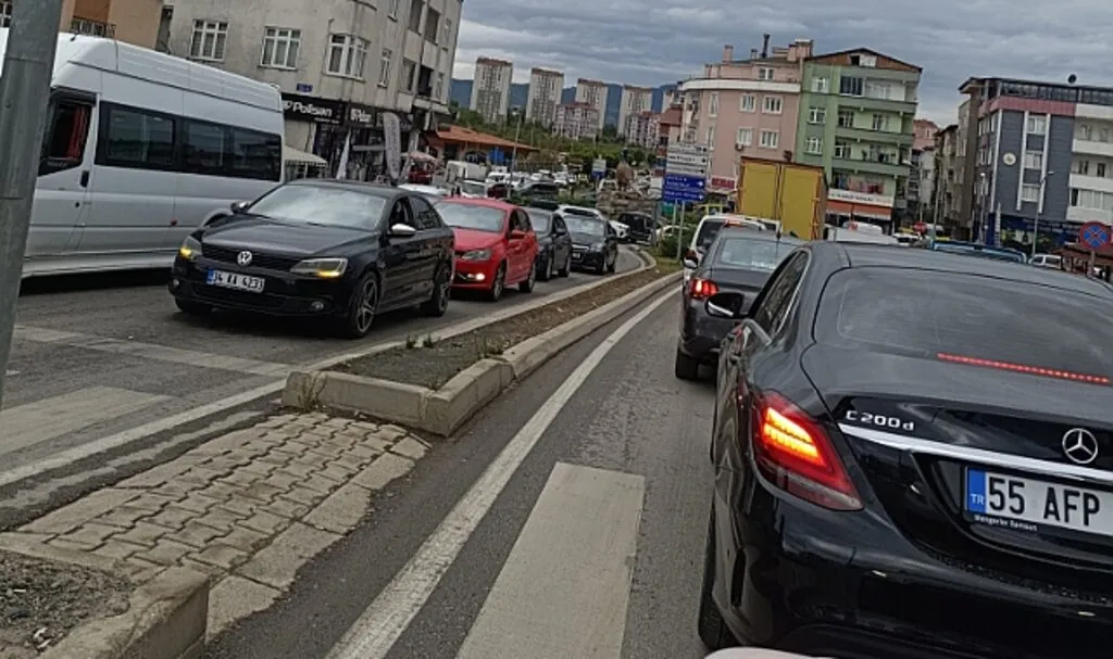 Sürücüler 20 Dakika Kırmızı Işık Bekliyor!