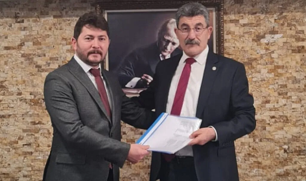 A Parti'nin İl Başkanı Ahmet Karkucak Mazbatasını Aldı