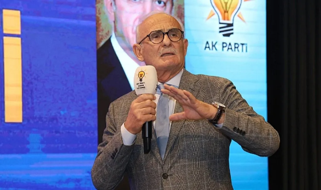 Ağustos Böceği Gibi Eğleniyorlar