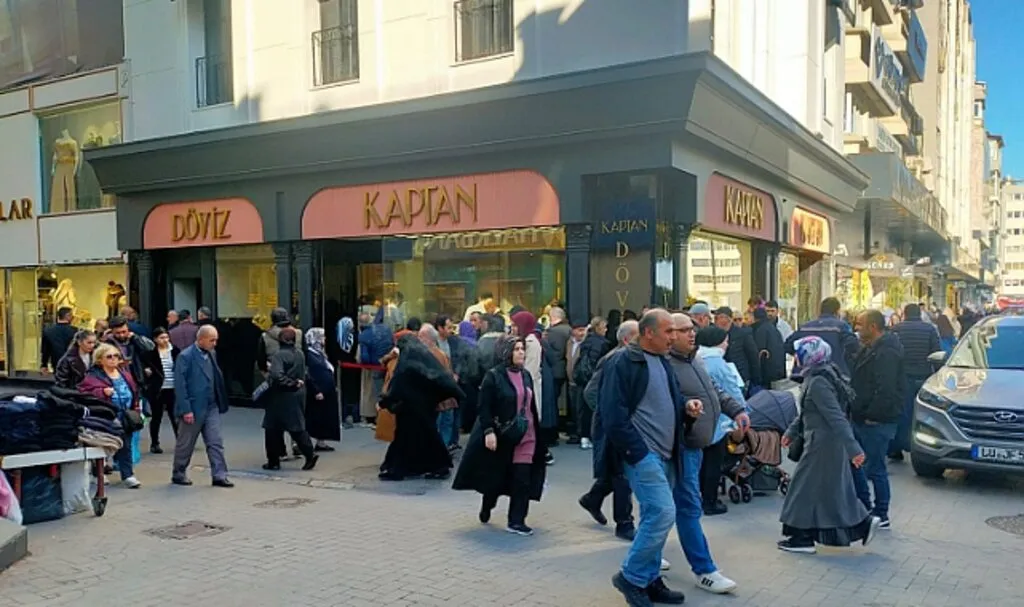 Samsun'da Altın Döviz Kuyruğu