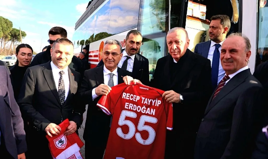 İlkadım Belediye Başkanı İhsan Kurnaz'dan Samsunspor Forması