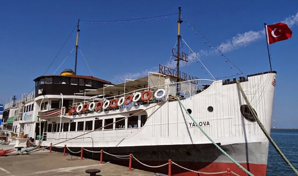 Samsun'da Yalova Gemisi Hurdaya Çıktı