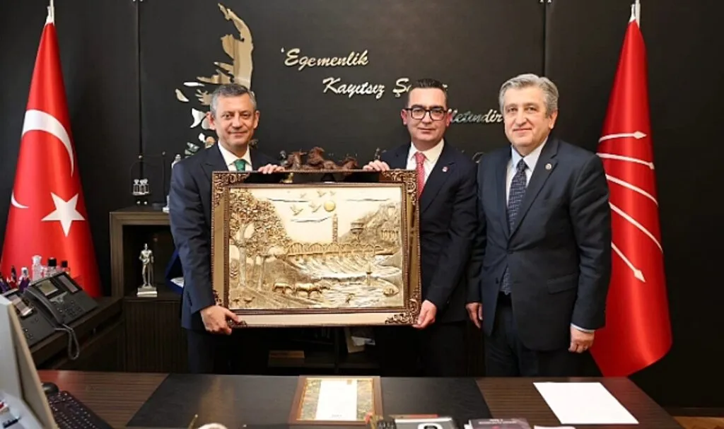 CHP Bafra Yönetimi Özgür Özel'i Ziyaret Etti