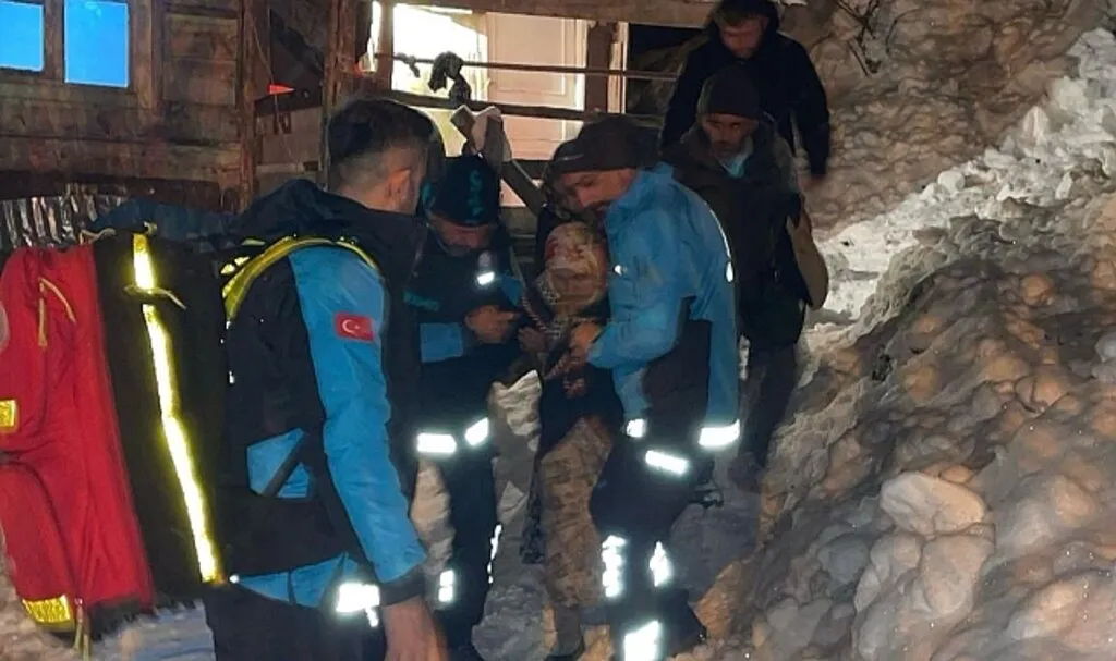 SBB Ekipleri 98 Hastaya Ulaştı Ambulansa Taşıdı