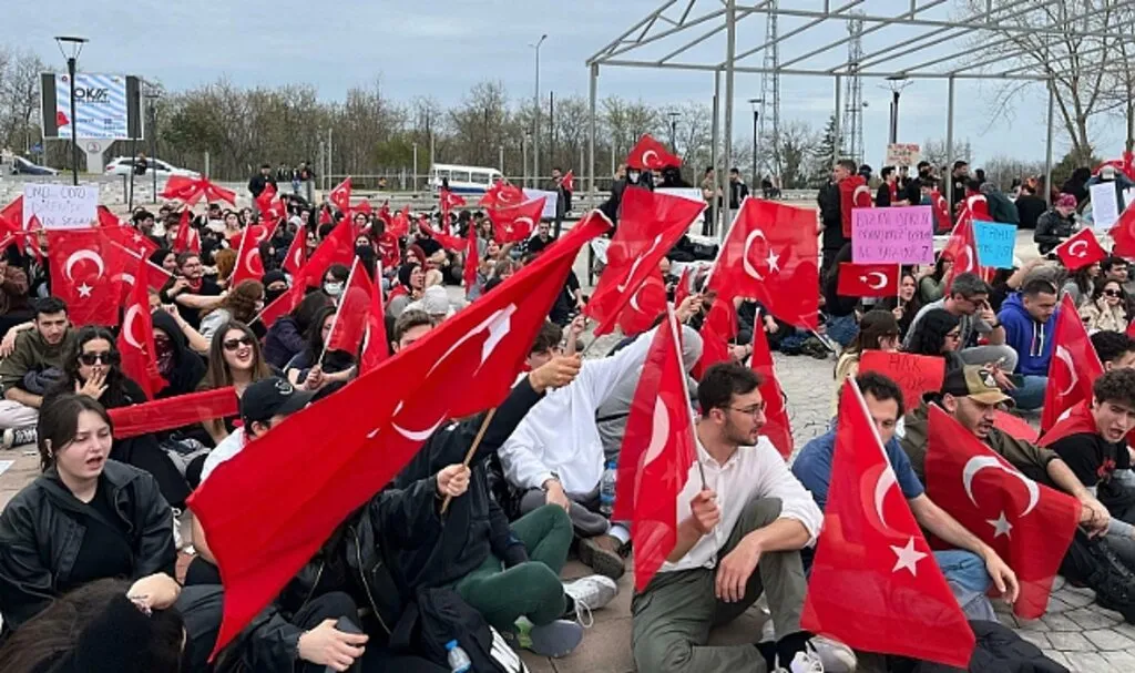 OMÜ'de Oturma Eylemine Bozkurtlu Tepki!