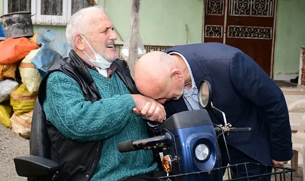 Terme'de Engelli Bireye Bayram Hediyesi