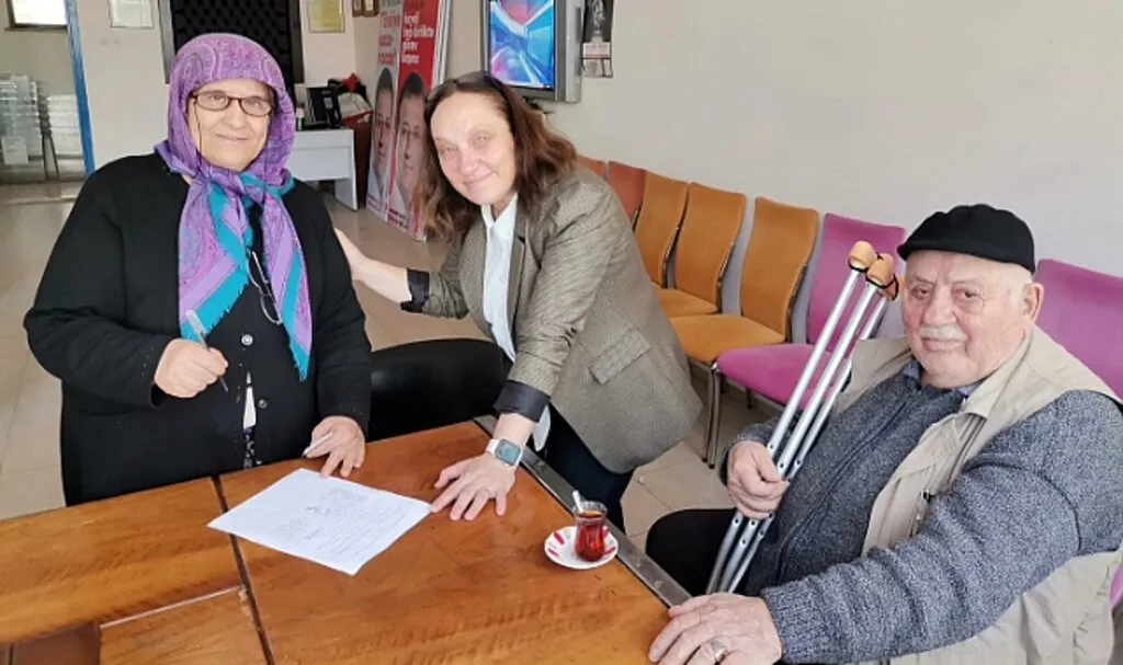 CHP'li Kadınlar Bafra'da İmza Topluyor