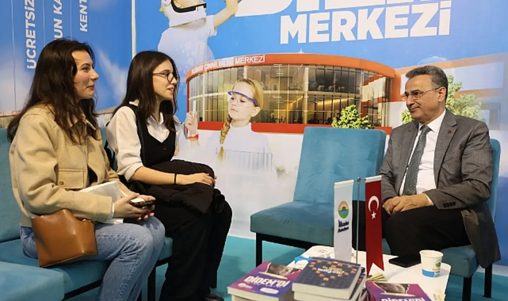 İlkadım Belediyesi Standına Gençler Akın Etti
