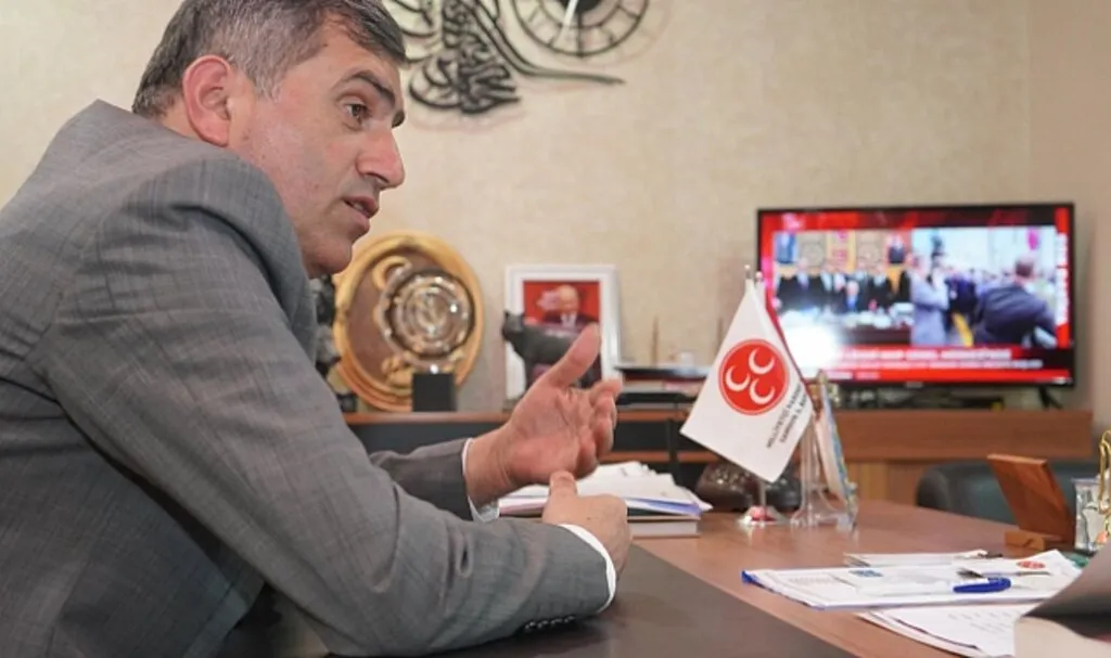Lidere Sadakat Şerefimizdir