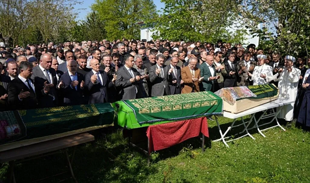 Tabutların Başında Gözyaşları Sel Oldu