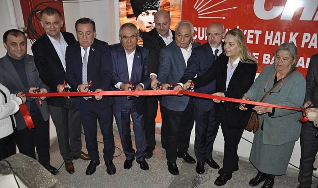 Yeniden Refahlı Başkan Şerif Ün, CHP'ye Göz Kırptı