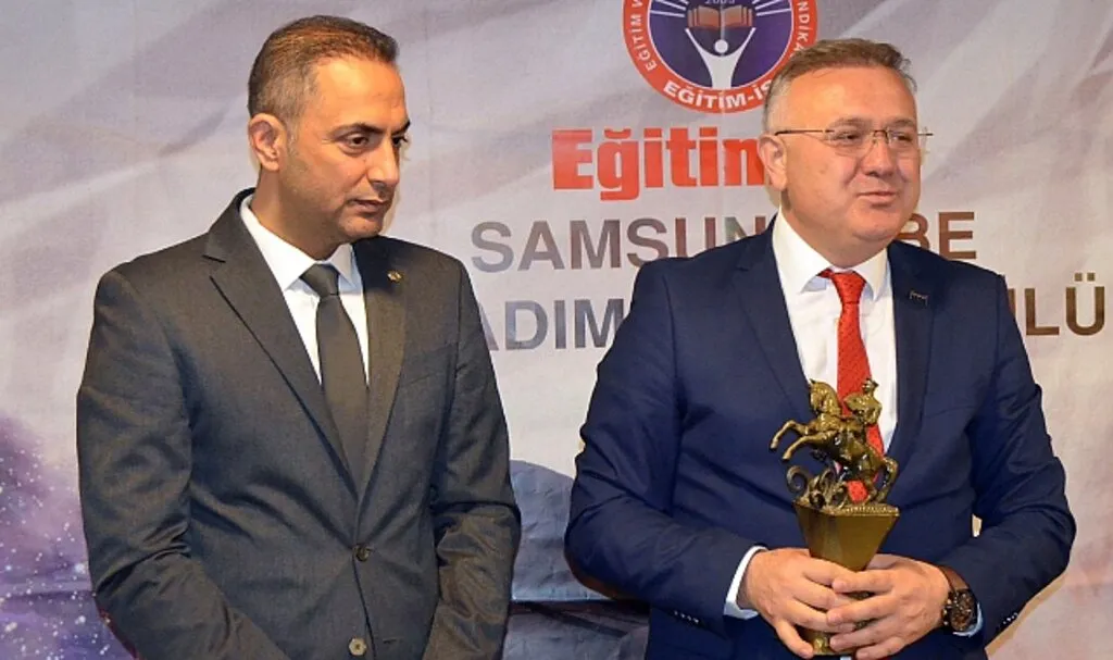 Eğitim-İş?ten Gazeteci Murat Ağırel?e İlkadım Onur Ödülü