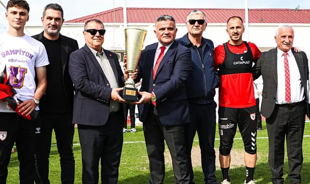 Uğur Okulları Şampiyonluk Kupasını Samsun'a Getirdi