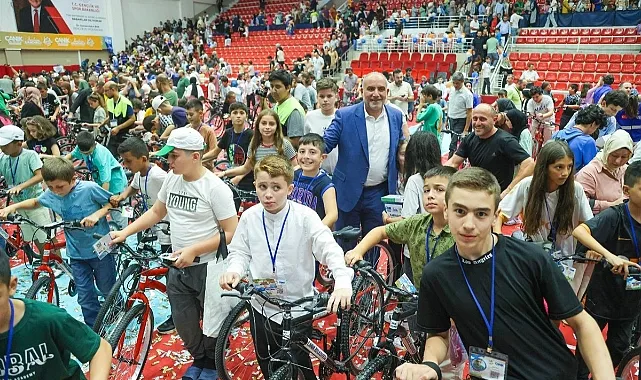 Canik'te 30 Gün Camiye Gelen Hediyeleri Kapacak