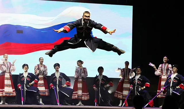 Samsun'da Festivalde Göz Kamaştıran Koreografiler