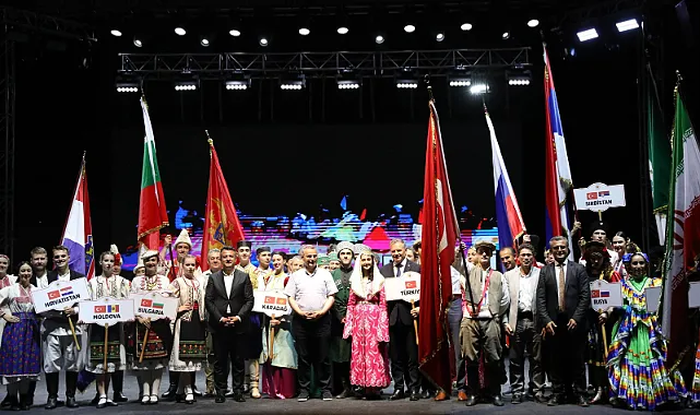 Samsun'da Halk Oyunları Festivali Büyüledi