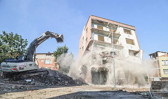 Canik'te Soğuksu Mahallesi'nde Riskli Binalar Yıkılıyor