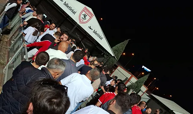 Samsunspor-Kasımpaça Maçında Taraftar Kapıda Kaldı!