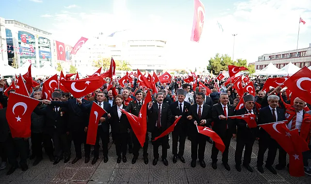 Samsun'da Cumhuriyet Coşkusu! 1919 Metre Uzunluğundaki Türk Bayrağı Açıldı
