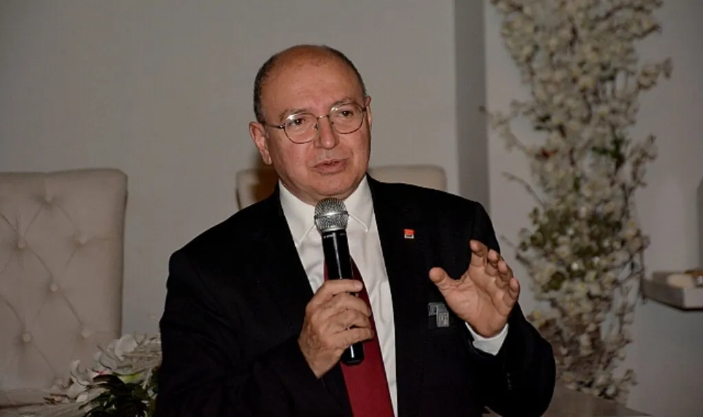 CHP'li Murat Şenel'den 'Balkon' Mesajı