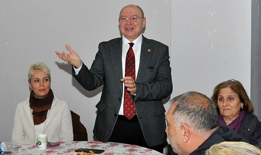 CHP'li Murat Şenel'den Hokkabazlık Göndermesi