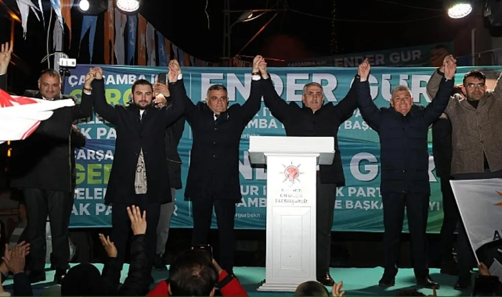 Ender Gür'dem Miting Havasında Gövde Gösterisi