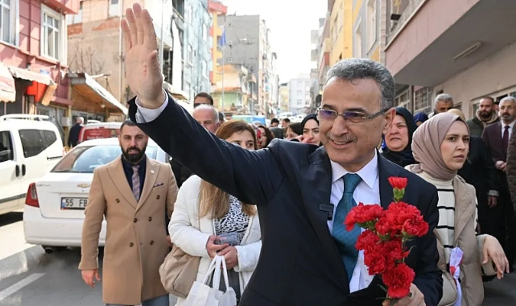 İhsan Kurnaz'dan Dar Gelirli Öğrencilere Burs Müjdesi!
