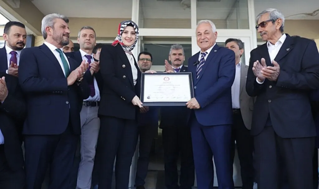 Kavak'ta Şerif Ün Mazbatasını Aldı, İlk Mesajını Verdi 