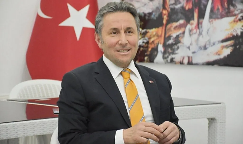 Yakakent'te Seçimi Kaybeden Başkan Hüseyim Kıyma Tüm Düğmelere Bastı