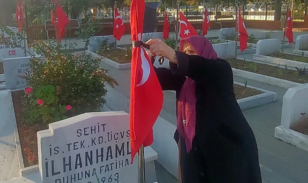 Samsunlu Şehit Annesinden Siyah Kurdeleli Tepki