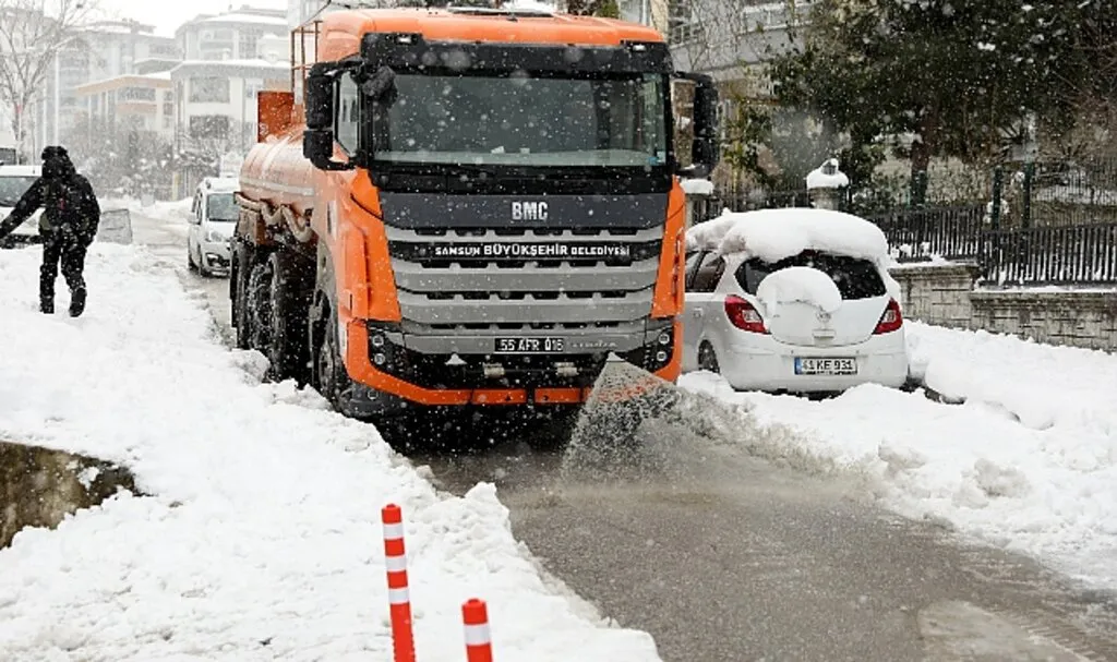 Samsun 120 Saattir Solüsyonla Yıkanıyor
