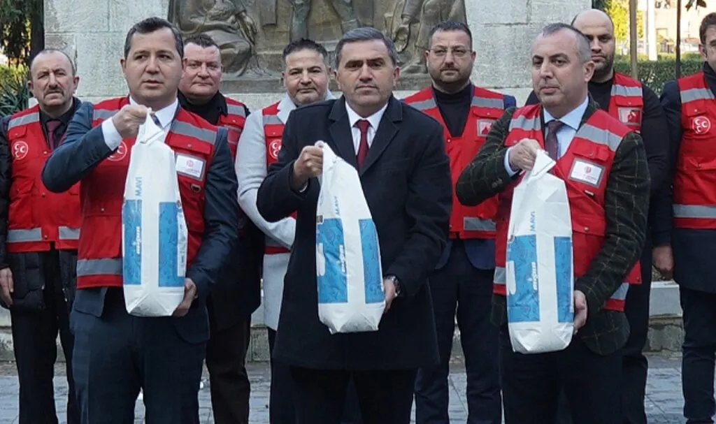 MHP Samsun'un 17 İlçesinde Un Dağıttı
