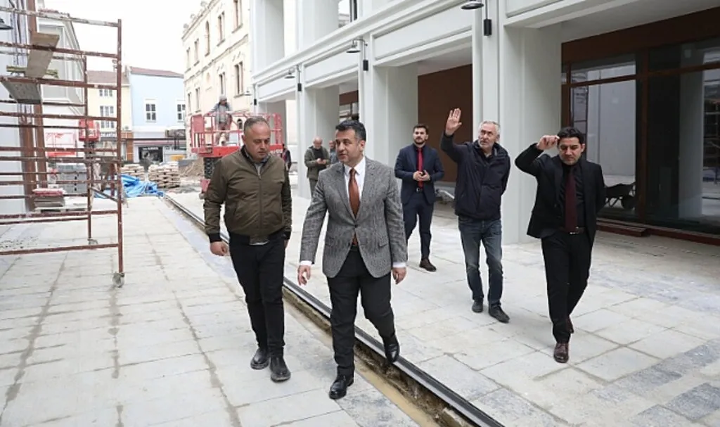 Samsun'da Saathane Ticaret Merkezi Gün Sayıyor