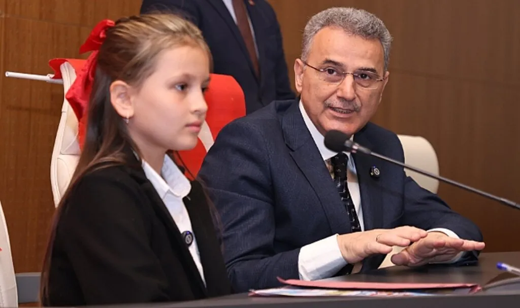 İlkadım Belediyesi'nde Minik Başkan Koltuğa Oturdu