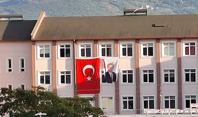 Samsun'da İsminin Verildiği Lisede ?Atatürk? Posteri Yok!