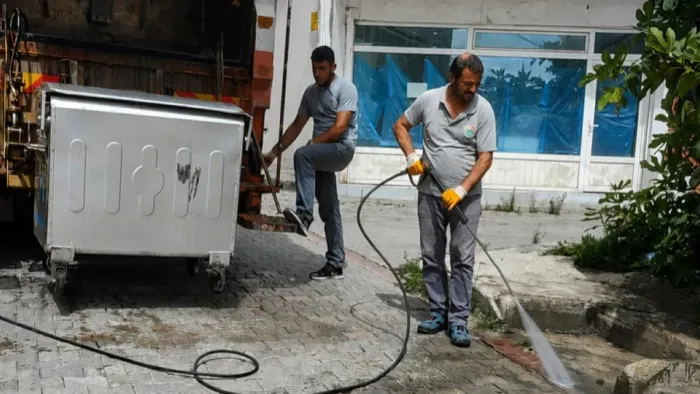 İlkadım’da çöp konteynerleri düzenli olarak dezenfekte ediliyor