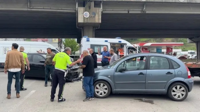 Samsun Tekkeköy'de iki otomobil çarpıştı: 2 yaralı