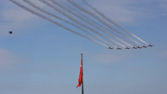 SOLOTÜRK ve Türk Yıldızları'ndan Samsun semalarında muhteşem gösteri